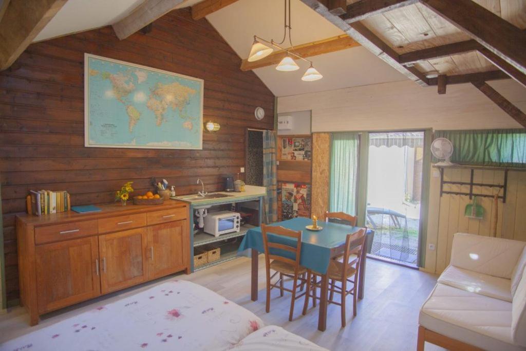 Le Bon Chemin Ateliers Apartment Sainte-Nathalene Bagian luar foto