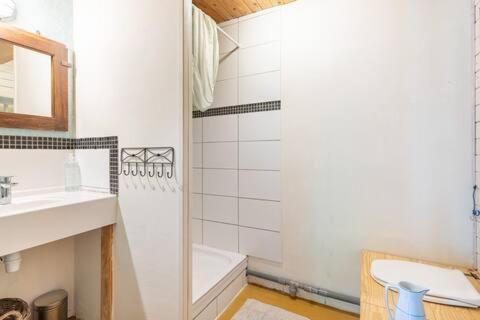 Le Bon Chemin Ateliers Apartment Sainte-Nathalene Bagian luar foto